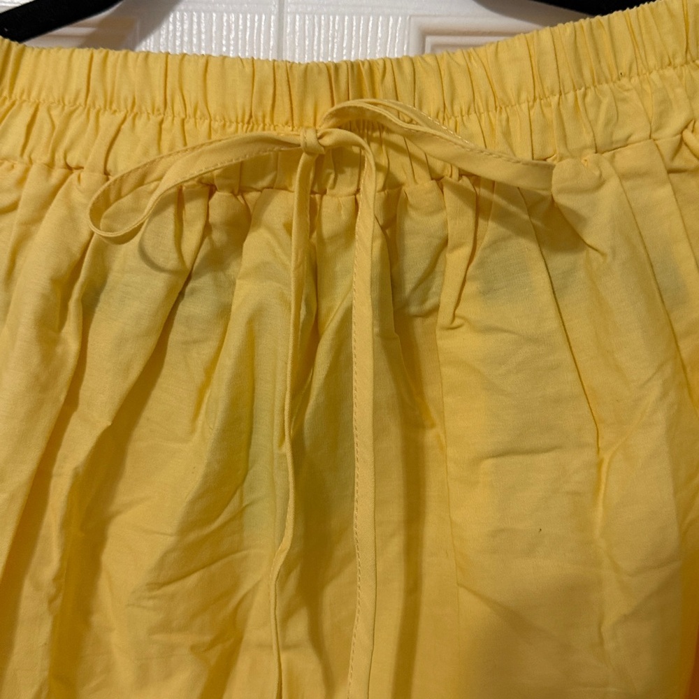 FINAL SALE $12 Moon River Mustard Skirt with Cut-Out Design Size Medium - Picture 2 of 5